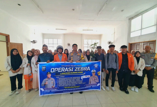 Sosialisasi Operasi Zebra di Institut Teknologi Rokan Hilir Dibalut Aksi Green Policing: Kasat Lantas Polres Rohil Tanam Pohon