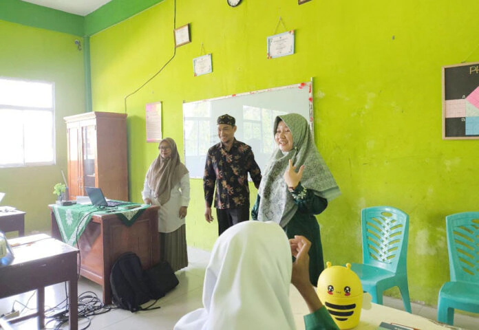 Dosen Matematika FKIP UPP Lakukan Pengabdian di SMP Muhammadiyah Rambah