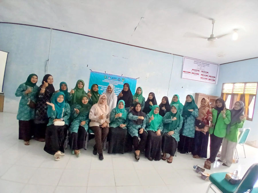 Tim PKM UPP Sosialisasi dan Edukasi Literasi Keuangan Rumahtangga Pada Ibu-Ibu PKK