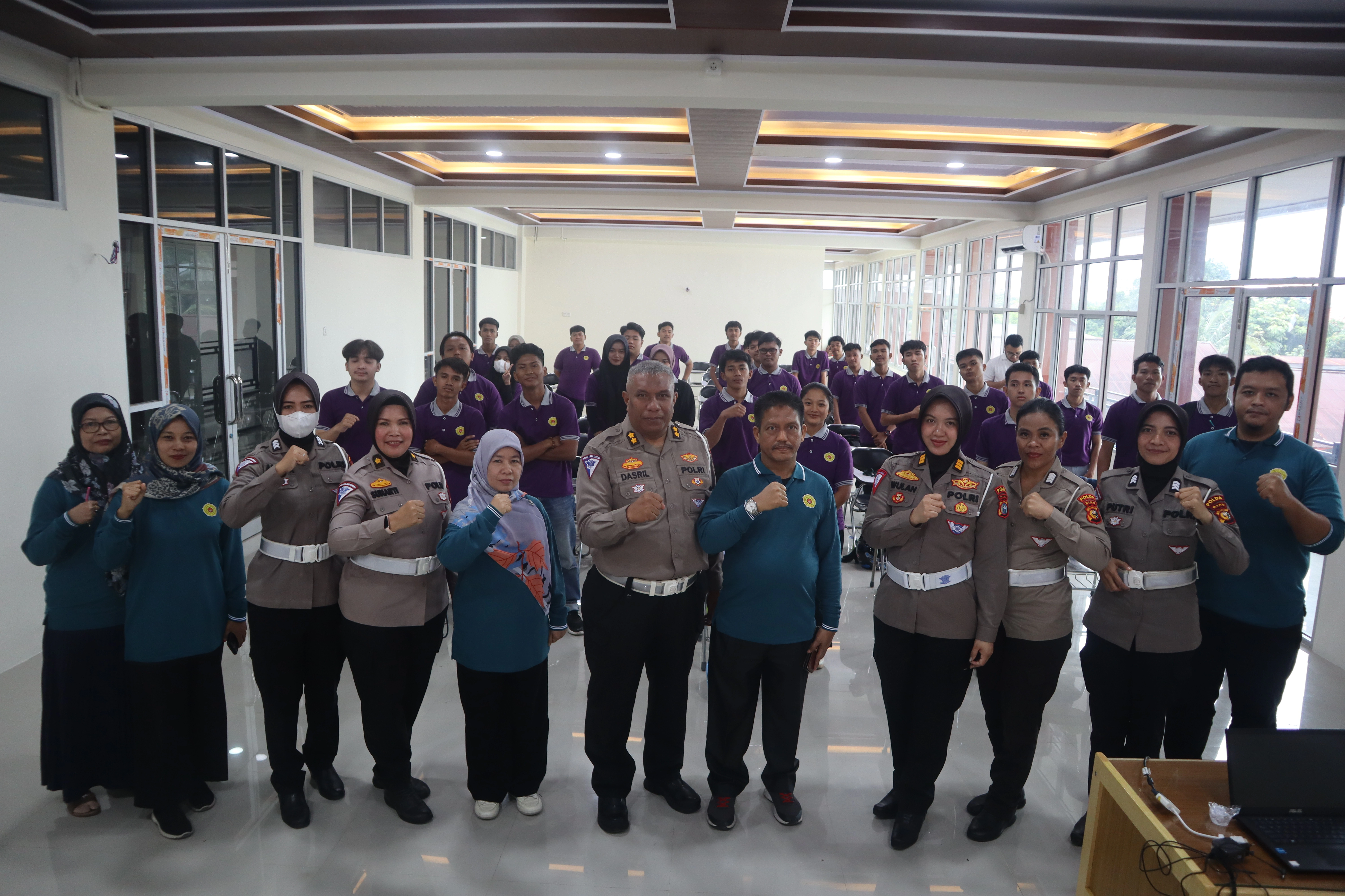 SOSIALISASI KESELAMATAN DALAM BERKENDARA