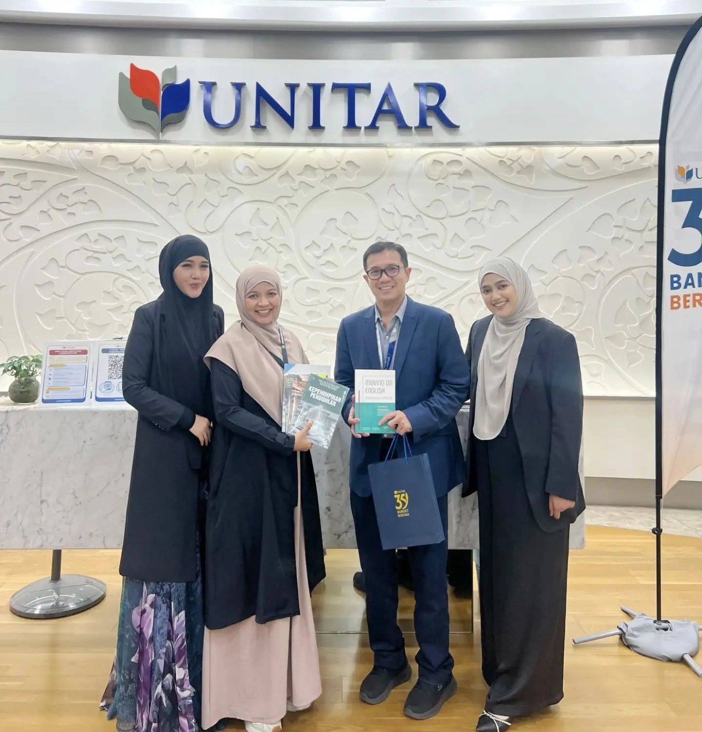 Perkuat Kolaborasi Internasional, UPP dan UNITAR Malaysia Gelar Pertukaran Buku Akademik