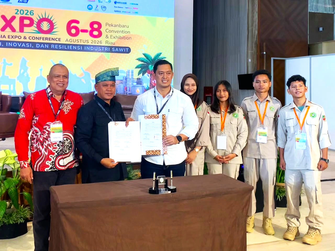 Perkuat Ekosistem Sawit Berkelanjutan, Faperta UPP Teken MoA dengan APKASINDO Riau di SIEXPO 2026